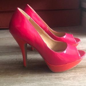 NWOT KC Two Toned Heels